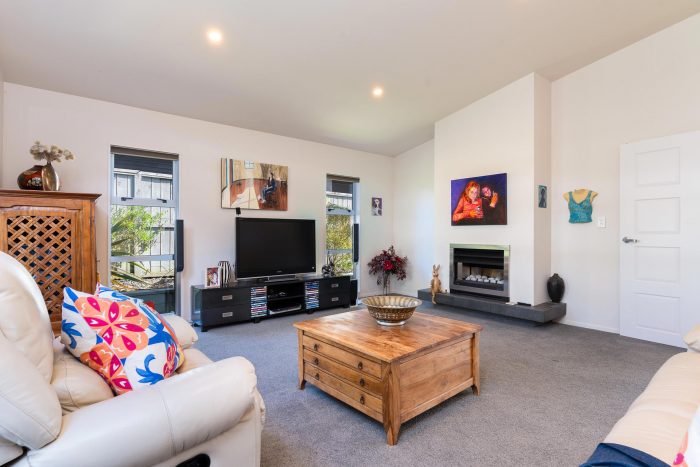 11 Sedgley Grove, Churton Park, Wellington, 6037, New Zealand