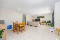 Unit 2/37 Sixth Rd, Armadale WA 6112, Australia