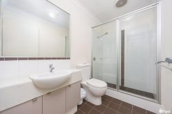 Unit 2/37 Sixth Rd, Armadale WA 6112, Australia