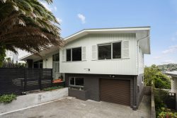 11 Southern Cross Crescent, Island Bay, Wellington, 6023, New Zealand