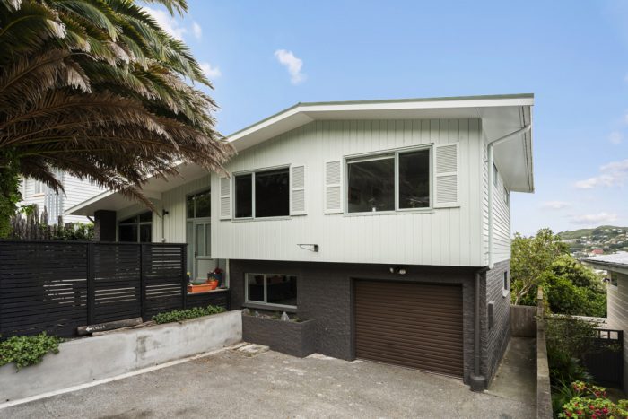 11 Southern Cross Crescent, Island Bay, Wellington, 6023, New Zealand