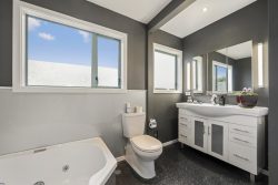 11 Southern Cross Crescent, Island Bay, Wellington, 6023, New Zealand