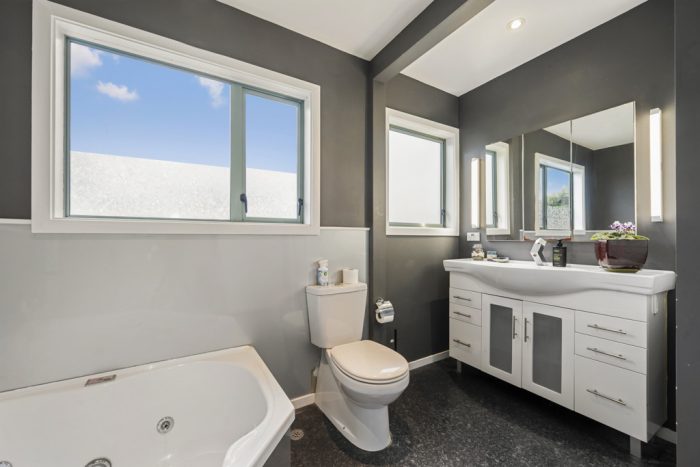 11 Southern Cross Crescent, Island Bay, Wellington, 6023, New Zealand