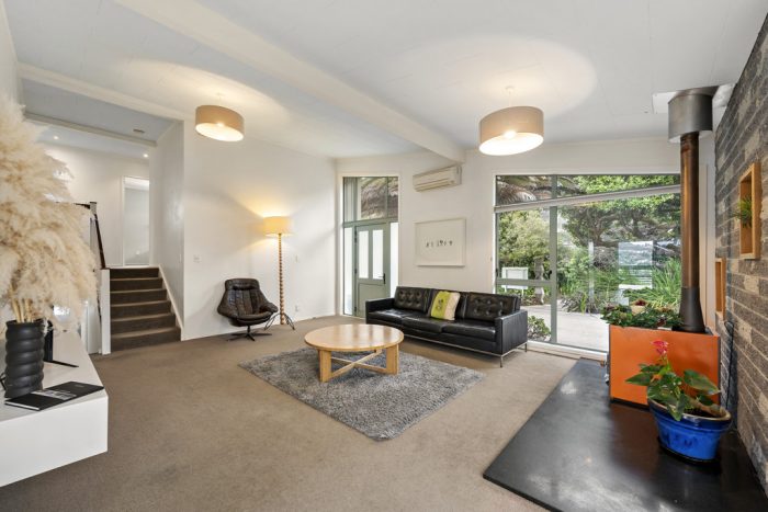 11 Southern Cross Crescent, Island Bay, Wellington, 6023, New Zealand