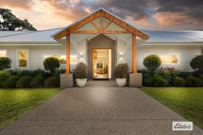 64 Whitestone Pl, West Wodonga VIC 3690, Australia