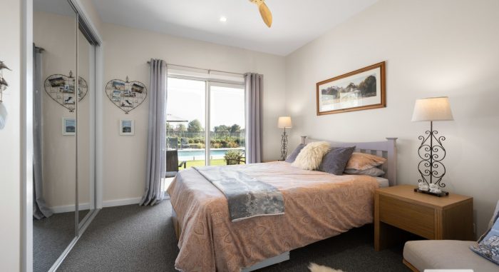 64 Whitestone Pl, West Wodonga VIC 3690, Australia