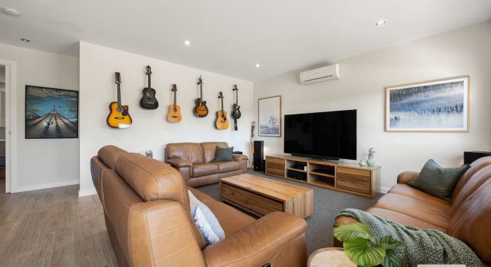 64 Whitestone Pl, West Wodonga VIC 3690, Australia