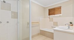 3 Yvette Ct, Emerald QLD 4720, Australia