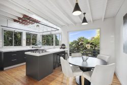 8 Arapito Road, Titirangi, Waitakere City, Auckland, 0604, New Zealand