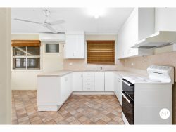 157 Denham Terrace, Allenstown QLD 4700, Australia