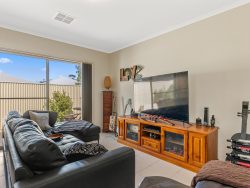 60B Sherriffs Rd, Morphett Vale SA 5162, Australia