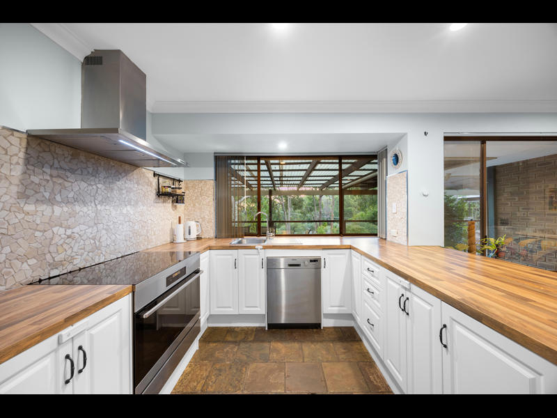 6 Barnes Rd, Roleystone WA 6111, Australia