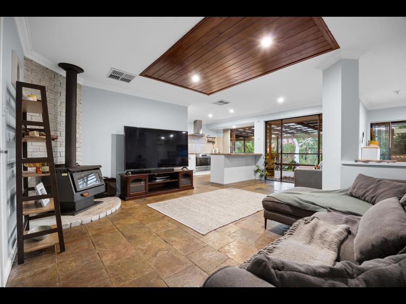 6 Barnes Rd, Roleystone WA 6111, Australia
