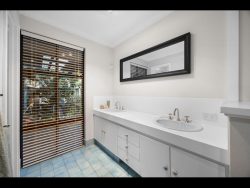 6 Barnes Rd, Roleystone WA 6111, Australia