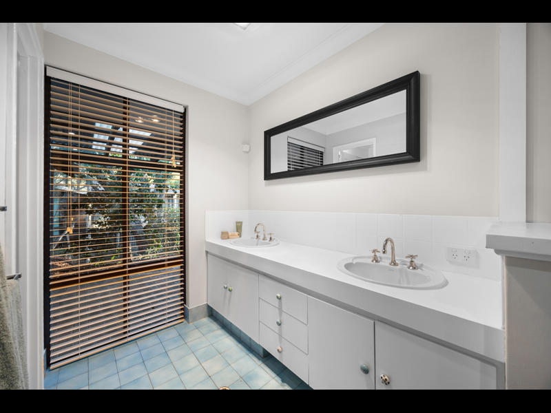 6 Barnes Rd, Roleystone WA 6111, Australia