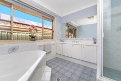 7 Burnside Cl, Lisarow NSW 2250, Australia