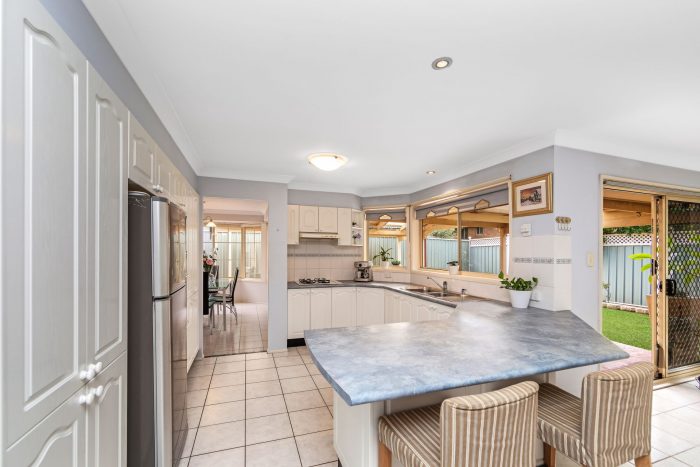 7 Burnside Cl, Lisarow NSW 2250, Australia