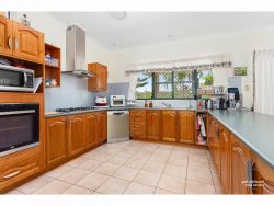 6 Laylee Ct, Frenchville QLD 4701, Australia