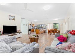 6 Laylee Ct, Frenchville QLD 4701, Australia