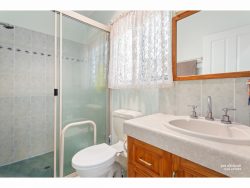 6 Laylee Ct, Frenchville QLD 4701, Australia