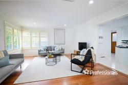 Unit 1/2 Croydondale Dr, Mooroolbark VIC 3138, Australia