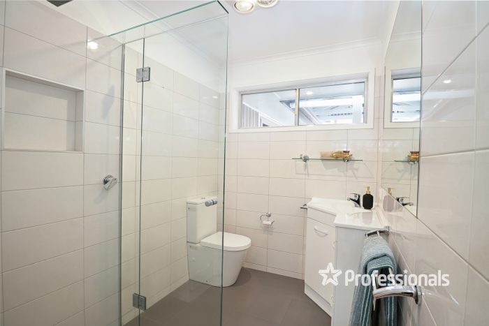 Unit 1/2 Croydondale Dr, Mooroolbark VIC 3138, Australia
