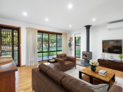 6982 Dartmoor-Hamilton Rd, Hamilton VIC 3300, Australia