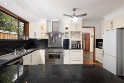 21 Dolphin St, Newport QLD 4020, Australia