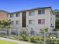Unit 12/4 Forbes St, Warwick Farm NSW 2170, Australia