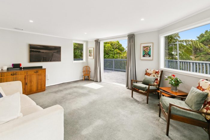 36 Lynda Avenue, Paparangi, Wellington, 6037, New Zealand