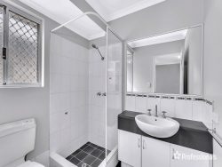 5 McIntosh St, Queens Park WA 6107, Australia