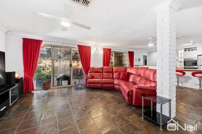 4 Morgan Rd, Seville Grove WA 6112, Australia