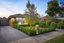 18 Noga Ave, Keilor East VIC 3033, Australia