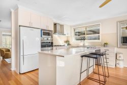 18 Noga Ave, Keilor East VIC 3033, Australia