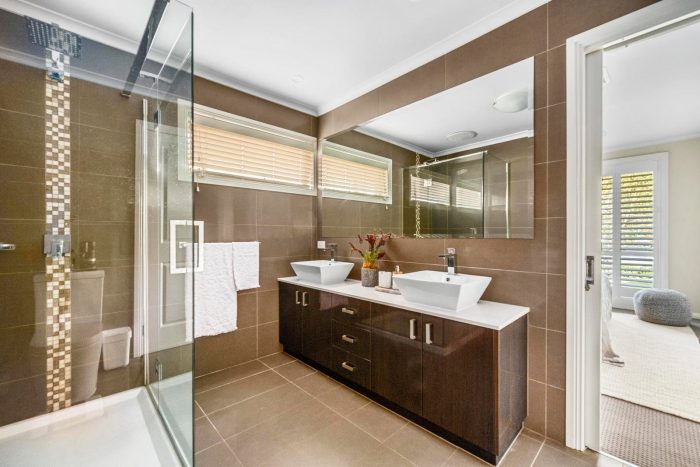 18 Noga Ave, Keilor East VIC 3033, Australia