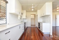 17 Nott St, Moura QLD 4718, Australia