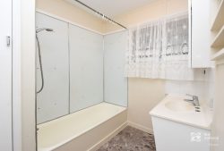 17 Nott St, Moura QLD 4718, Australia