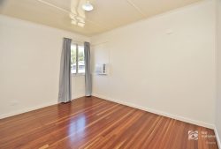 17 Nott St, Moura QLD 4718, Australia