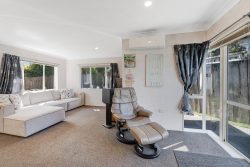 3/2 Doment Crescent, Orewa, Rodney, Auckland, 0931, New Zealand