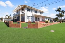 405 Oxley Ave, Redcliffe QLD 4020, Australia