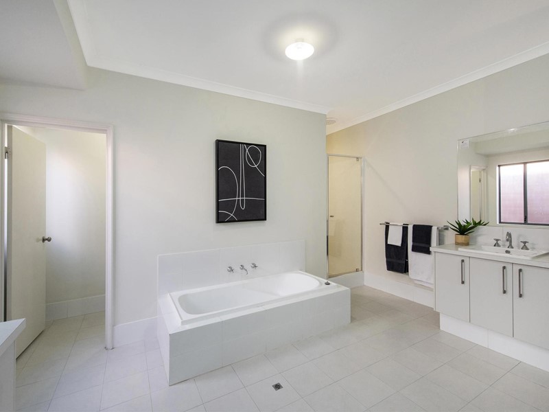 8 Cristonia Tce, Byford WA 6122, Australia