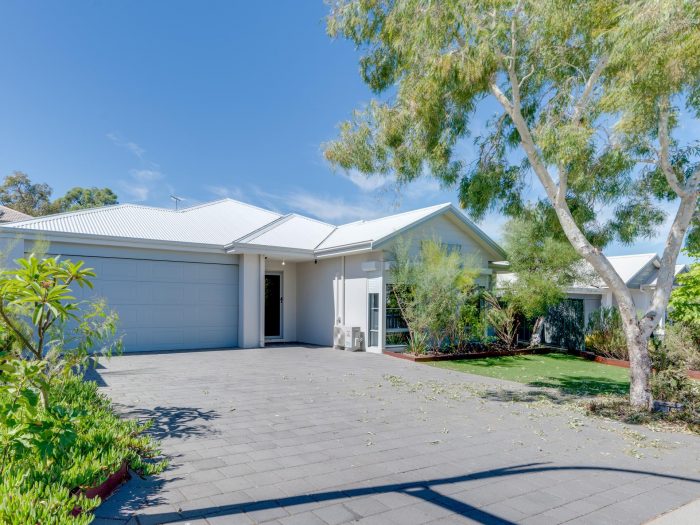 11 Corbridge Ave, Wellard WA 6170, Australia