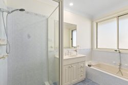 6 Hannah Cl, Figtree NSW 2525, Australia