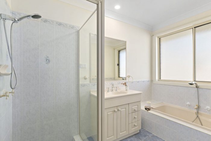 6 Hannah Cl, Figtree NSW 2525, Australia