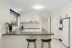 6 Hannah Cl, Figtree NSW 2525, Australia