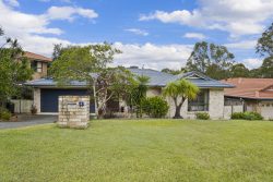 13 Donegal Ct, Banora Point NSW 2486, Australia