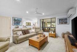 13 Donegal Ct, Banora Point NSW 2486, Australia