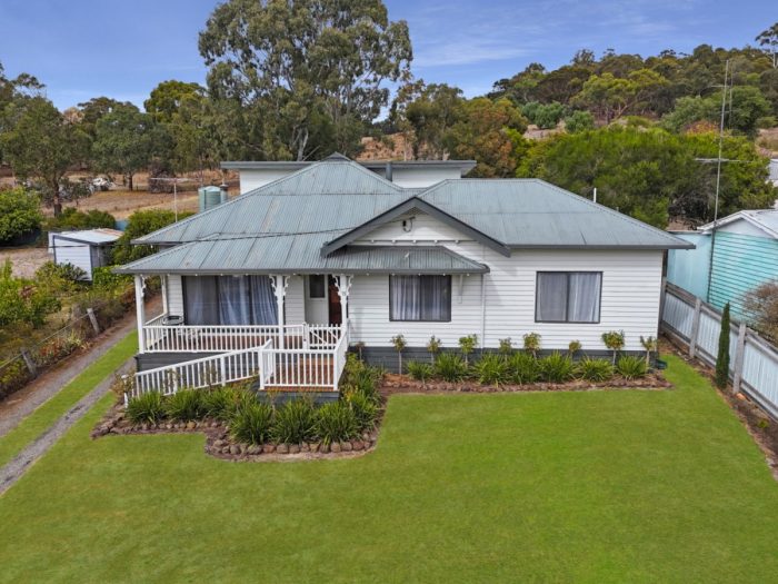 75 Trangmar St, Coleraine VIC 3315, Australia