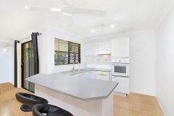 27 Windamere Court,Heritage Park QLD 4118, Australia