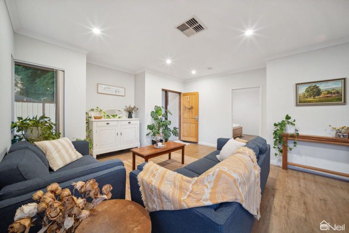17A Valentine Rd, Kelmscott WA 6111, Australia